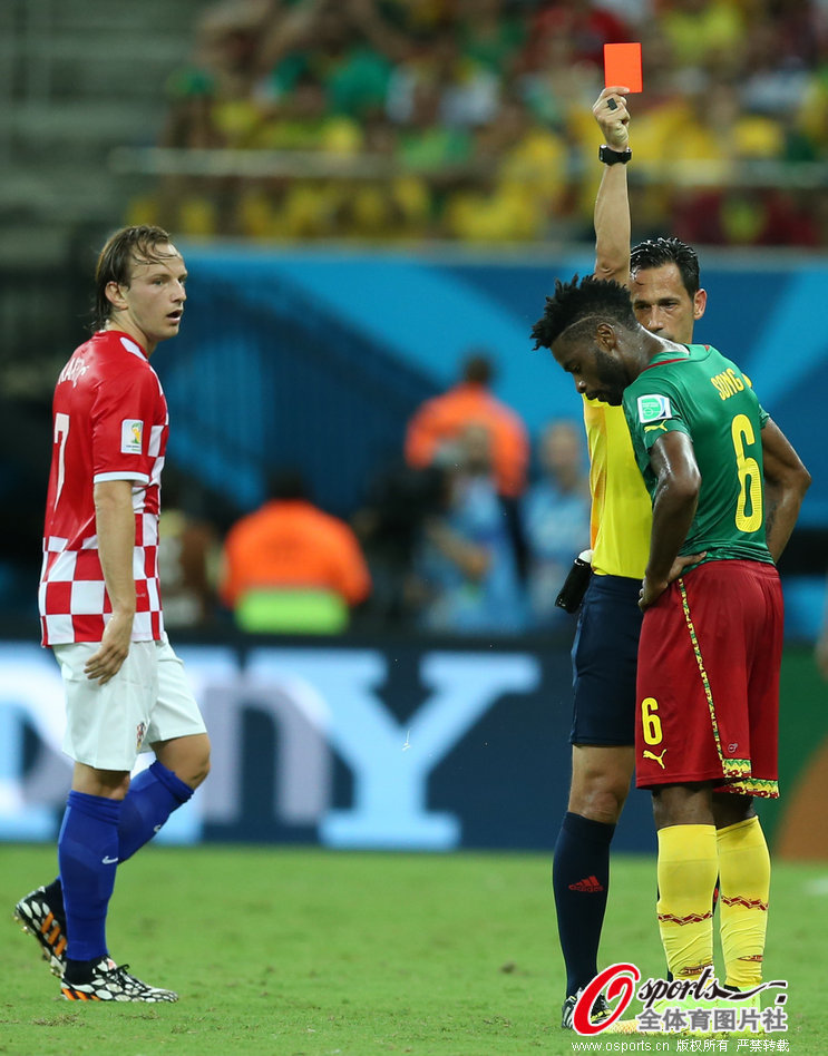  罗马中场核心红牌罚下导致球队崩盘